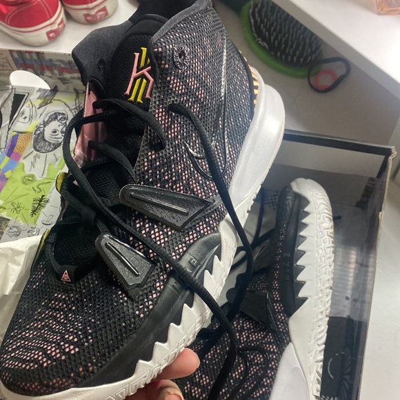 kyrie 7 - Picture 2 of 3